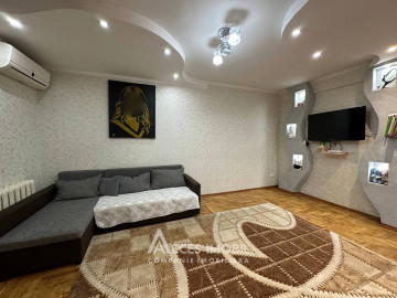 Buiucani, Ion Creanga street, 2 rooms + living. Euro Repair!