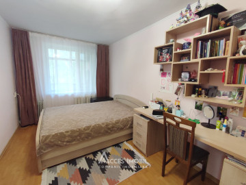 Studenților street, Stauceni, 2 rooms + living. Middle position!