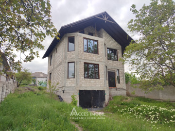 3 floor House! Codru, Livadarilor street 220m2 + 6 aries!