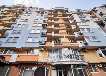 New Block! Center, Sfatul Tarii street, 3 rooms + living. White variant!